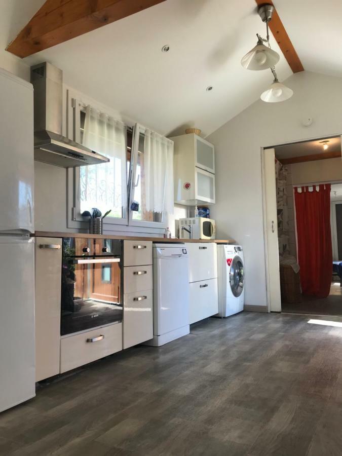 Ferienwohnung Joli Studio Au Calme Bassens  Exterior foto